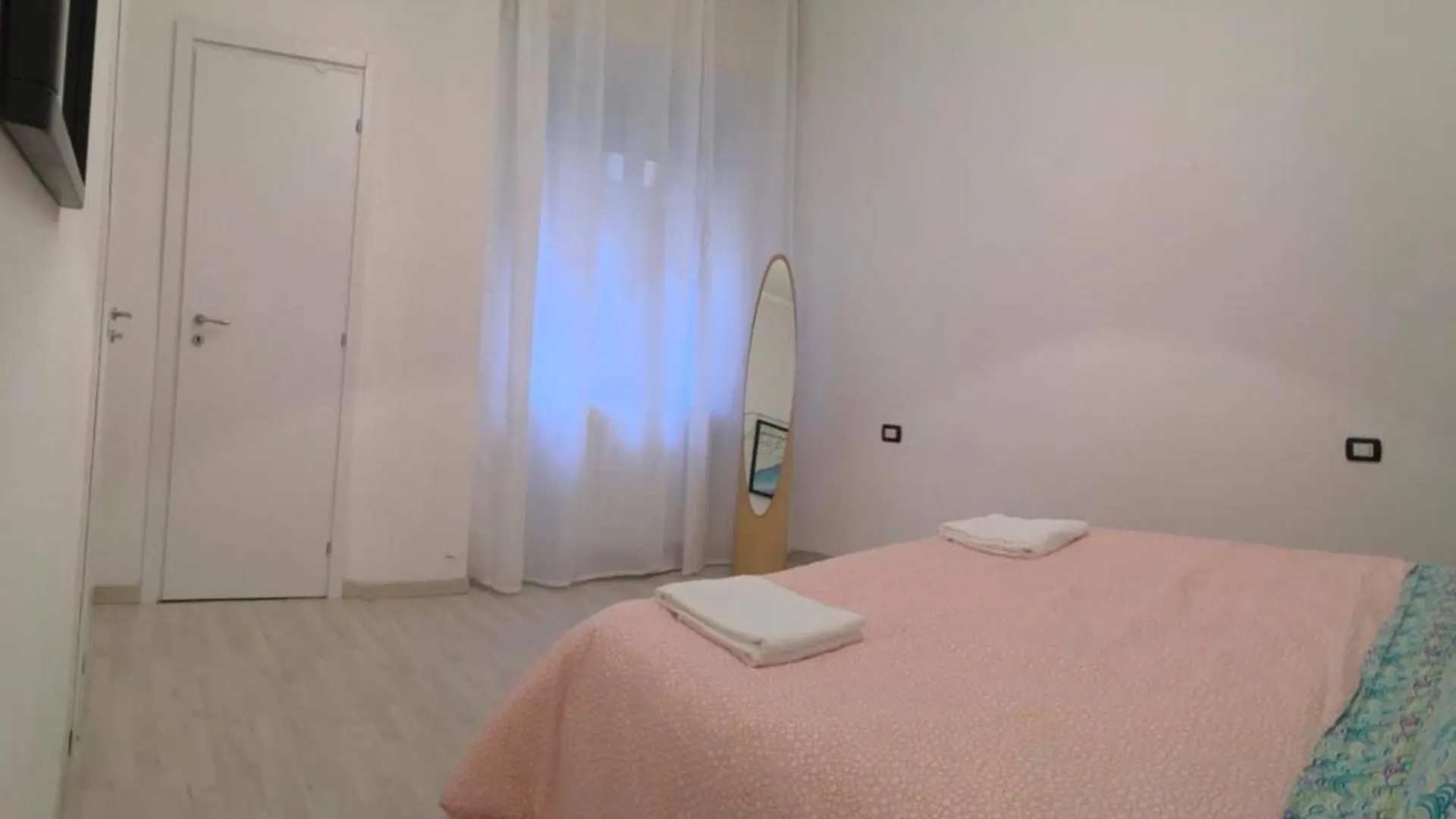 Very Modern And Nice Apartments In Milan Close To The Red Metro